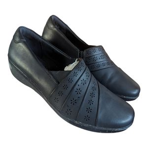Clarks Everlay Uma Slip On Black Leather Loafers Women's Size 7 Cut Design Shoes